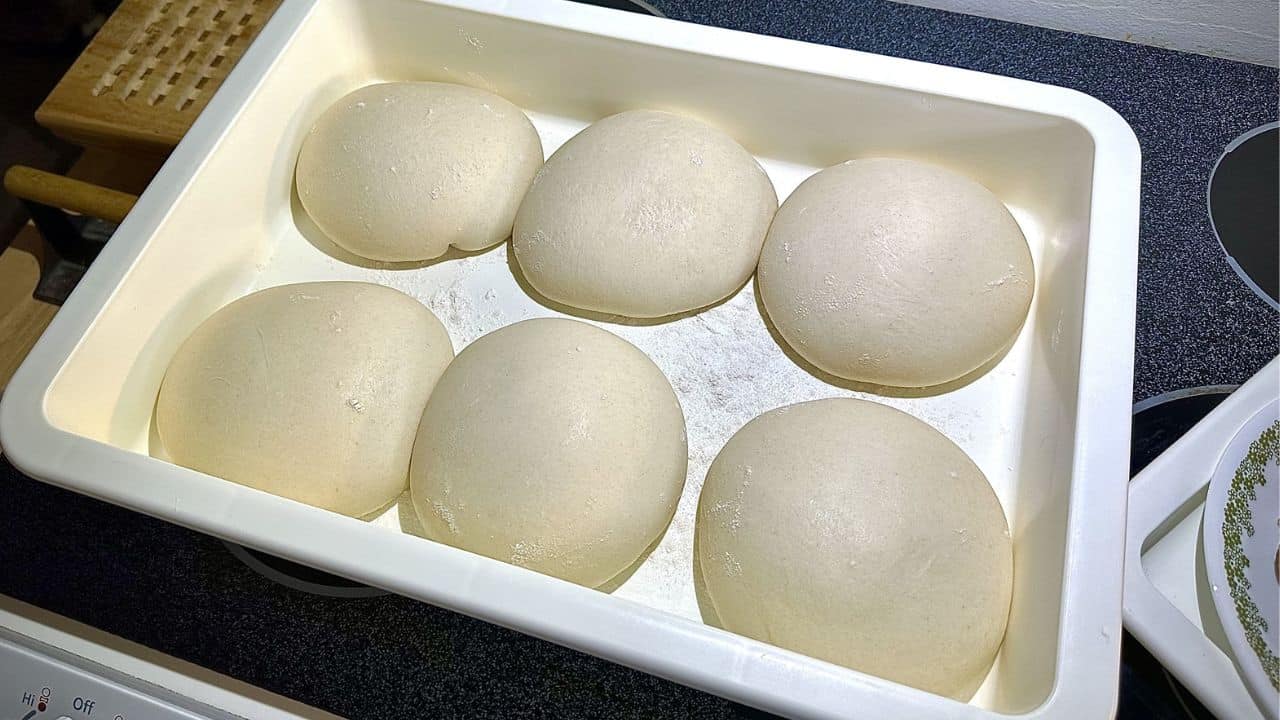 How to Thaw Frozen Pizza Dough? Howdy Baking